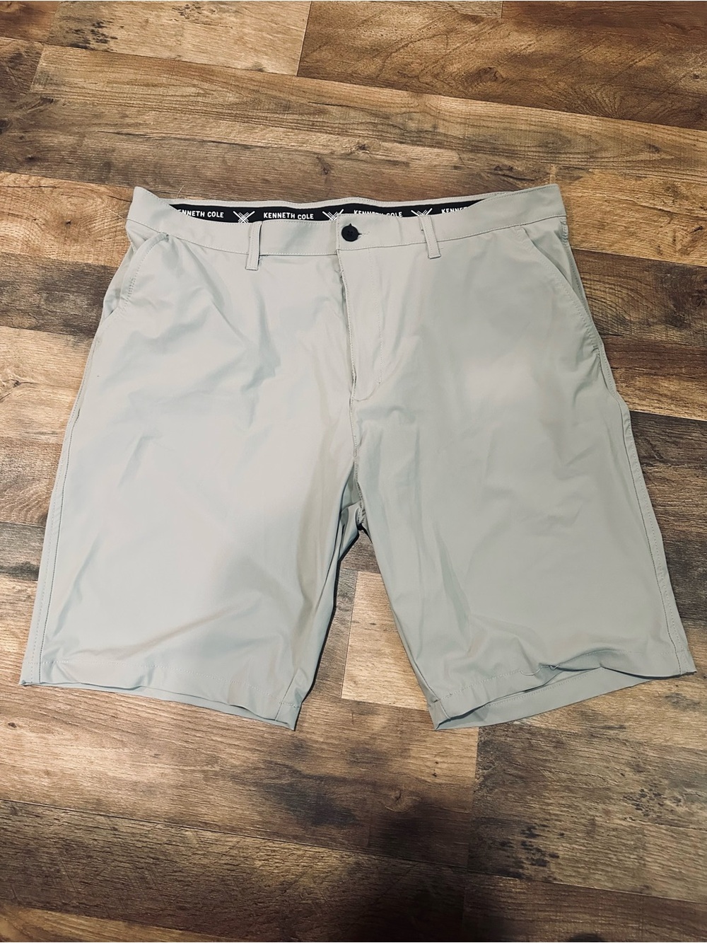 Kenneth Cole Men's Light Gray Athletic Shorts